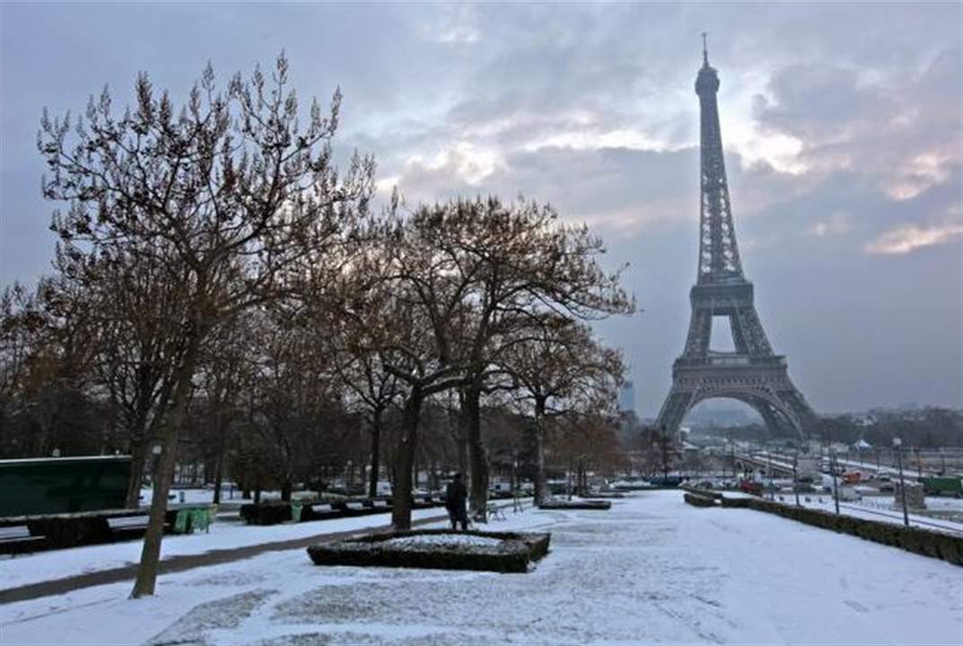 إقفال برج إيفل بسبب تساقط الثلوج
