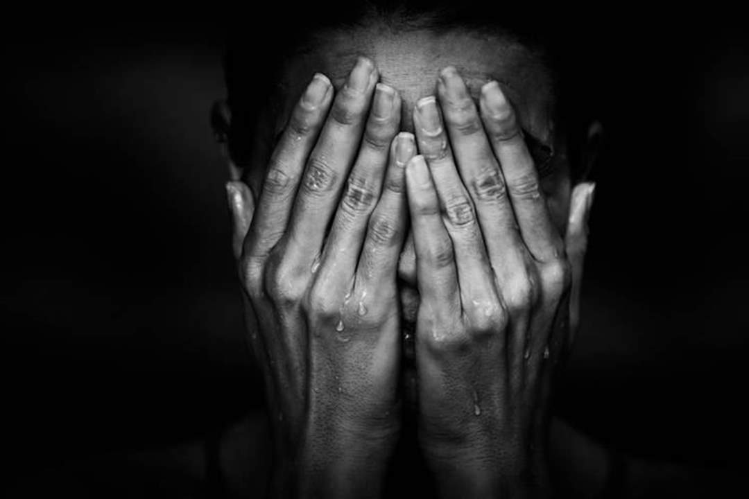 "كي الصدر" يطاول عشرات النساء لـ"منع إثارة أي شهوة جنسية لدى الرجال"!