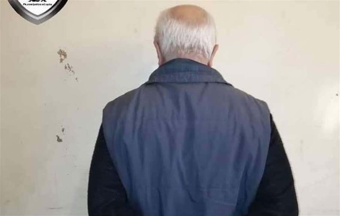 بائع الخبز المسن يشعل غضب السوريين على "السوشيال ميديا"