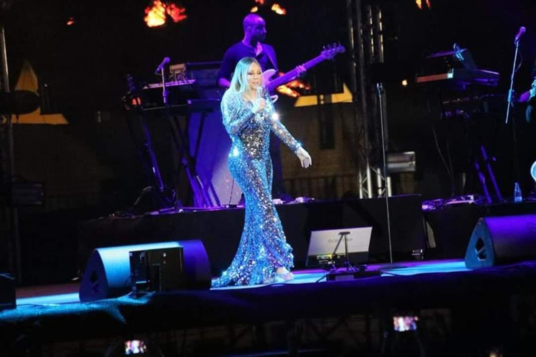 في حفلها الاول في السعودية...ماريا كاري تختار ملابسًا محتشمة 