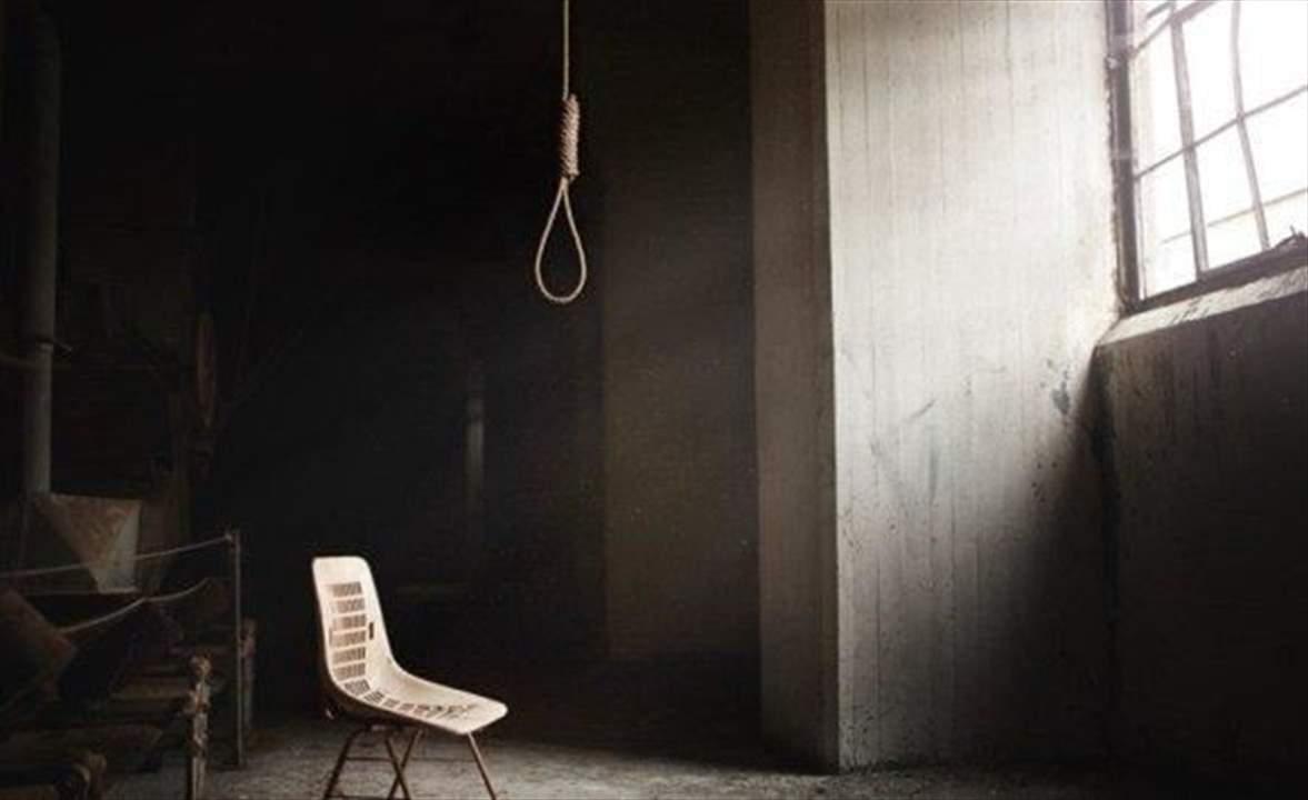 شابة تنتحر شنقاً وتترك رسالة صادمة!