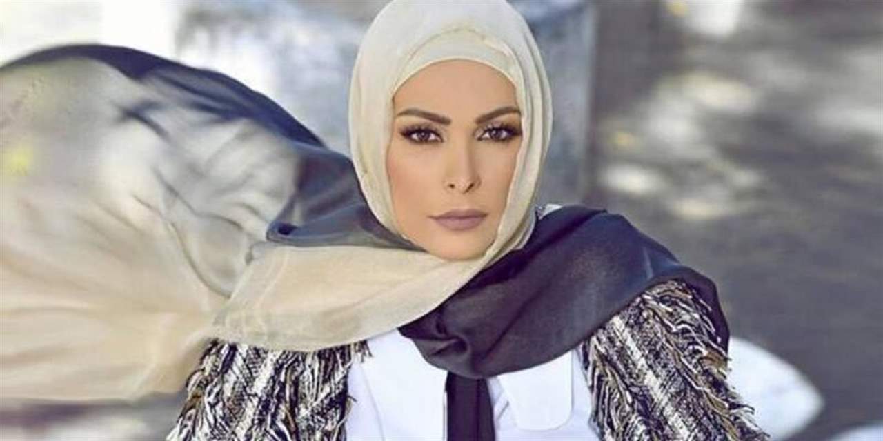 أمل حجازي تسأل جمهورها : هل الحجاب واجب في القرآن أم لا؟
