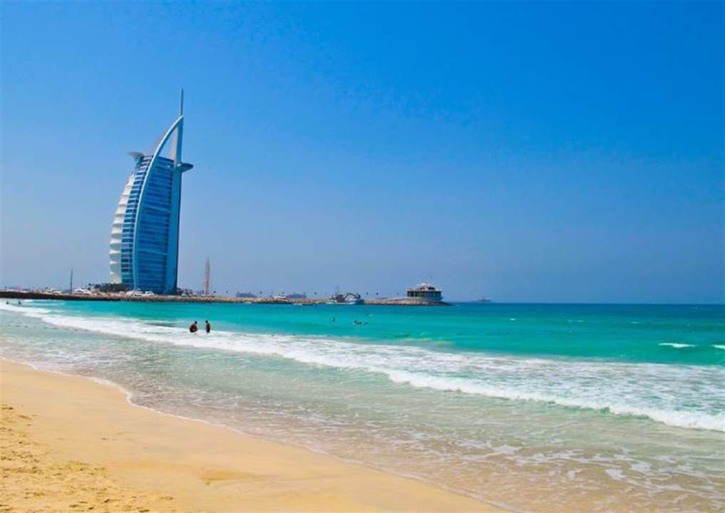 شابان عربيان يعتديان على فتاة روسية في دبي!