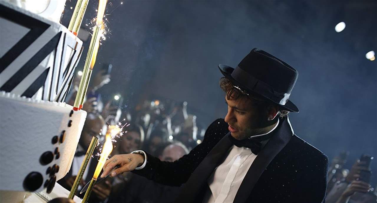 نيمار يمنع الهواتف المحمولة في حفل عيد ميلاده