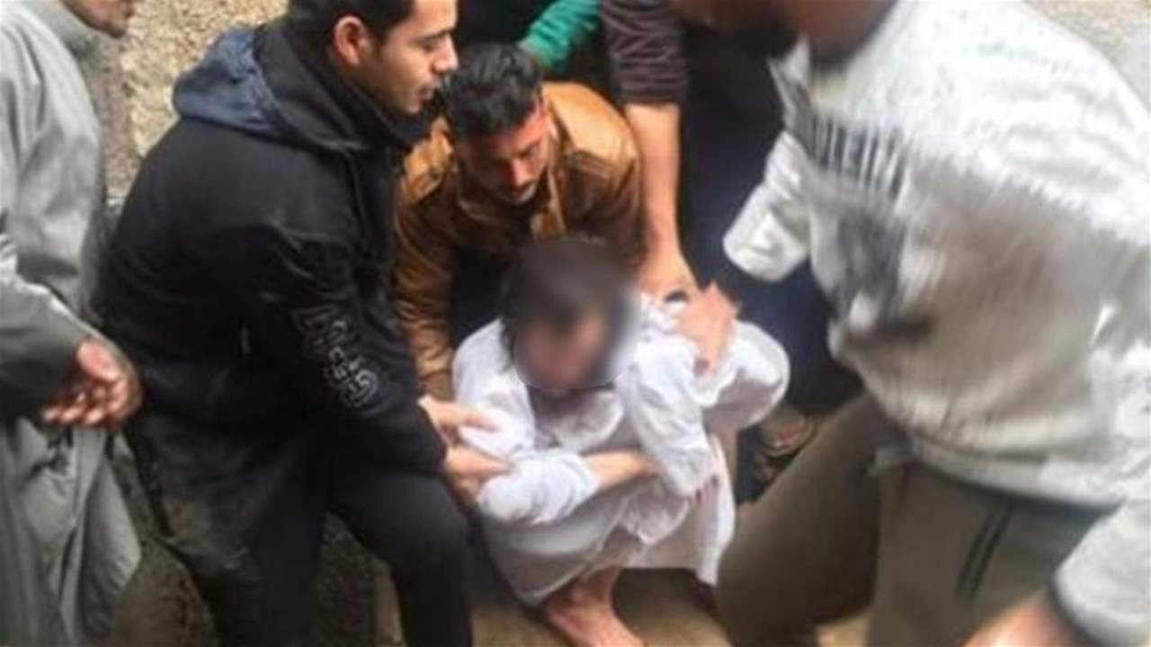 بالصور- حبست طفلها 10 سنوات في غرفة مظلمة!