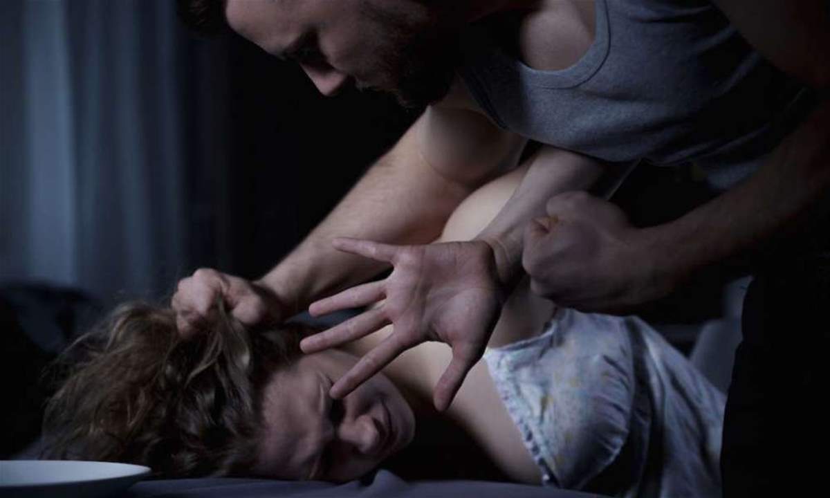 أحرقاها بعد تخديرها واغتصابها... بمساعدة سيّدتين!