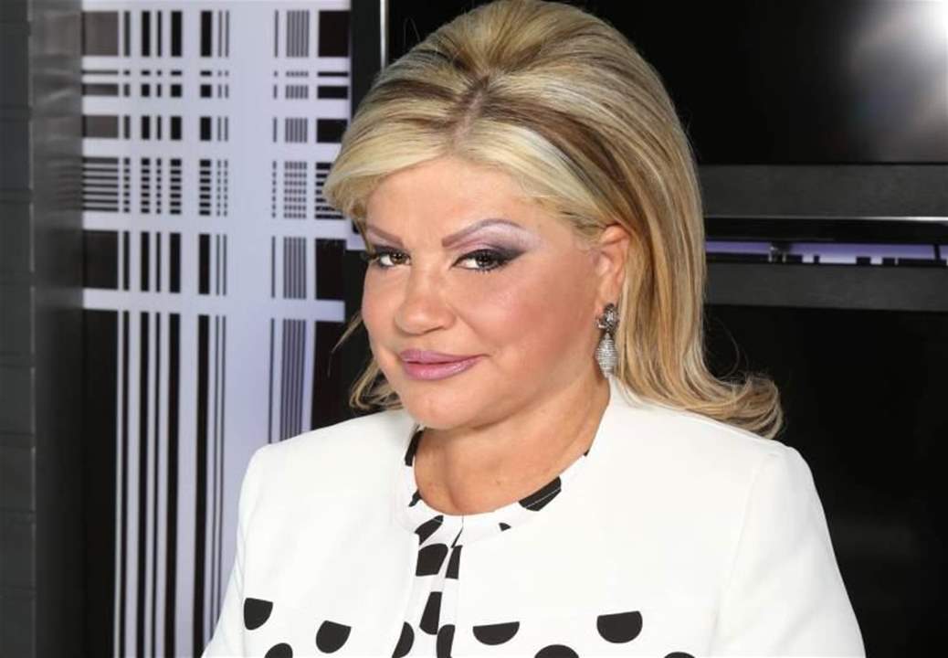 بالصورة - مي شدياق تتناول القهوة مع الأصدقاء.. ونائب عوني يتولى تصوير السلفي