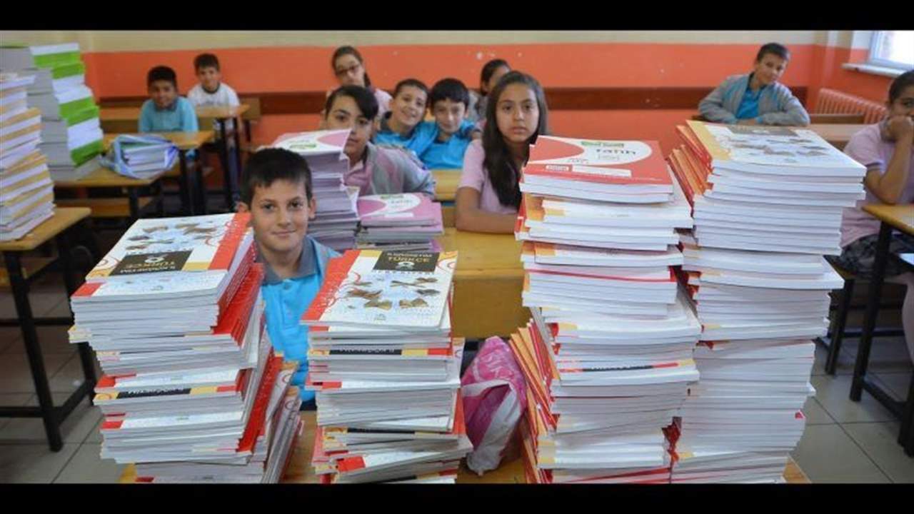 التربية السورية تنشر المناهج التعليمية الجديدة عبر "فيسبوك" قبل طباعتها!