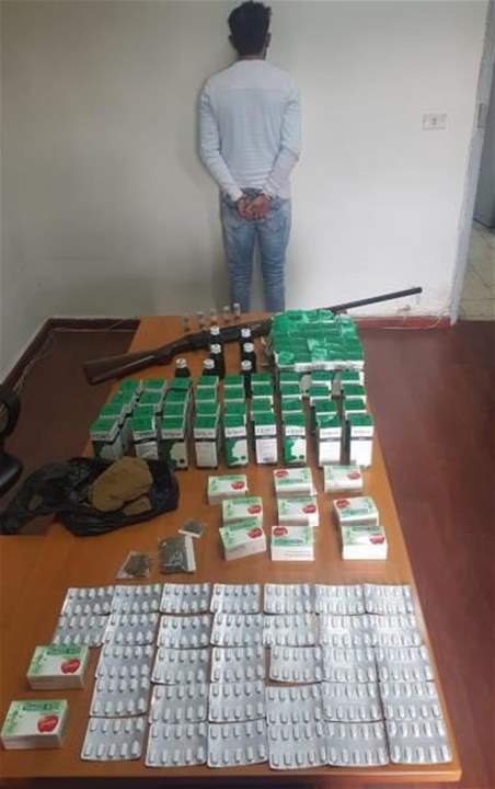 بالصور- قوى الأمن تفكك شبكة لترويج المخدرات مؤلفة من عدة مروجين ووسيط ومراقب محيط عملية التسليم