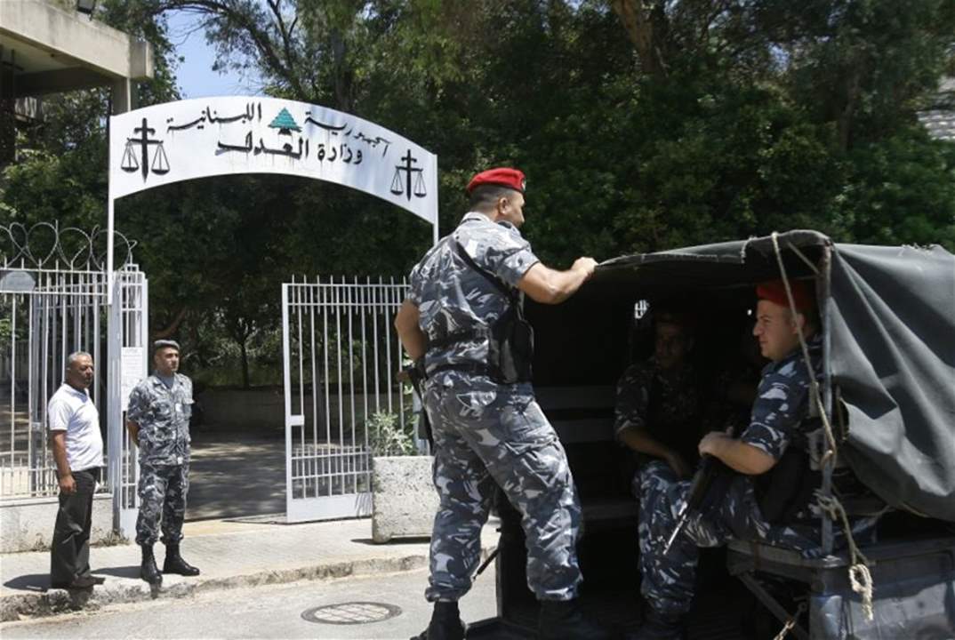صحافيون أمام "الحاكم العسكري"؟!