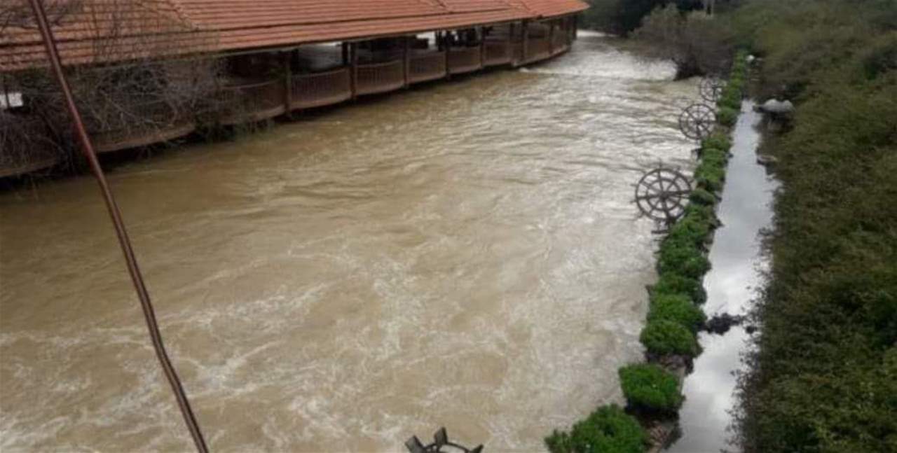 طقس عاصف في حاصبيا... وفيضان مياه نهر الحاصباني!