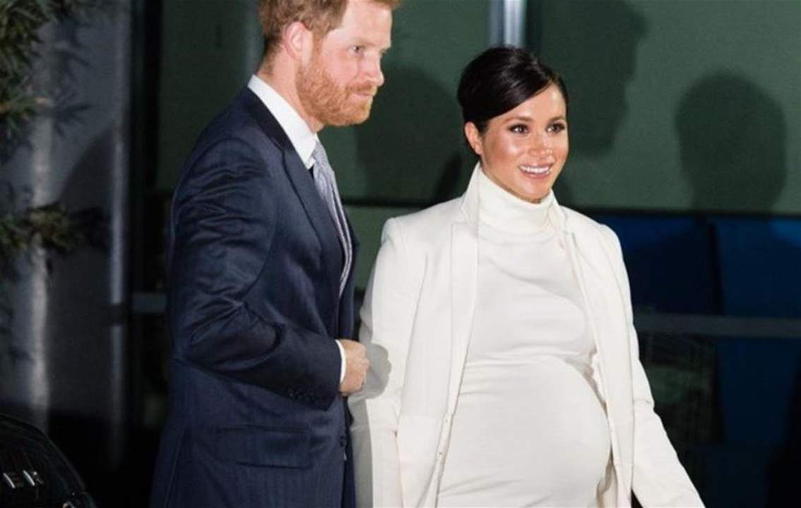 بالصور - ميغان ماركل تخالف التقاليد الملكية بهذا التصرف مع زوجها