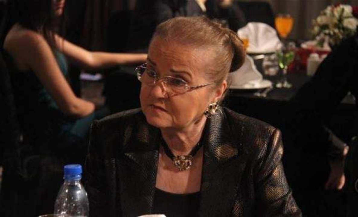 بعد الشائعات التي طالت صحتها... صورة للممثلة السورية أنطوانيت نجيب من المستشفى