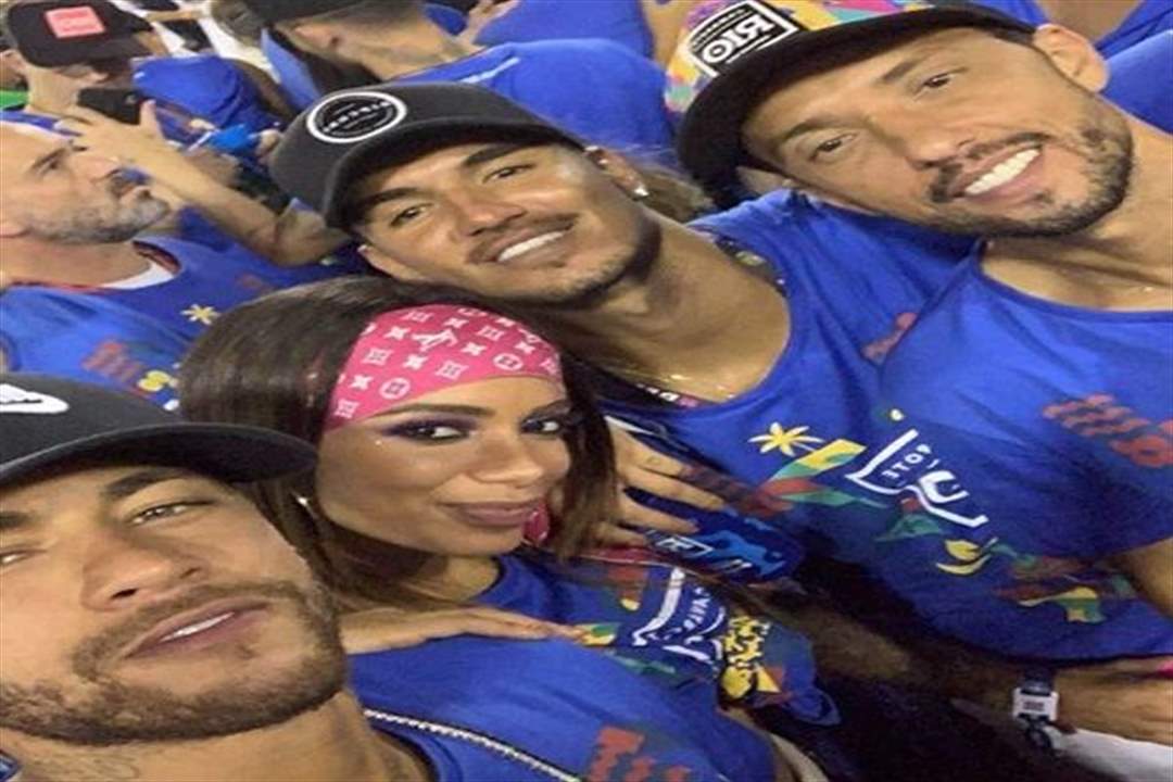 نيمار المصاب يتنقل بين الحفلات .. يراقص نجمة البوب ويقبّل بورتو
