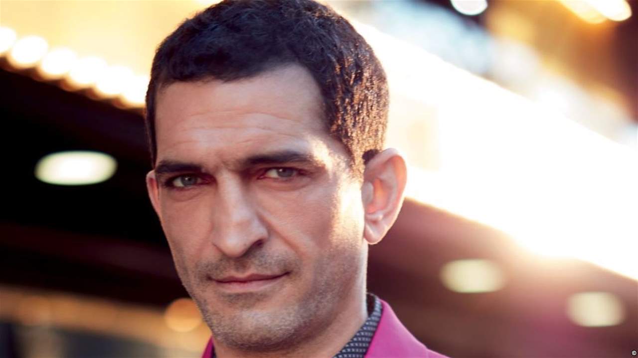 بعد الحكم عليه بالسجن عمرو واكد ممنوع من تجديد جواز سفره...أنا مواطن مدني ولا يجوز محاكمتي عسكريًا