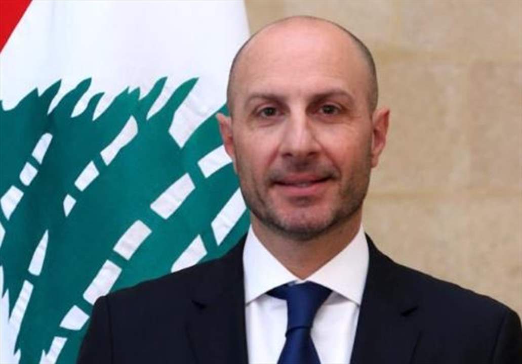 وزير البيئة فادي جريصاتي في دردشة مع الصحافيين: الفرز من المصدر هو بداية لأي حل لمشكلة النفايات ولا حل بلا فرز من المصدر وهذا الامر بحاجة لمشروع قانون يقدمه النواب يعطي البلديات رسم رمزي قيمته ٥ الاف ليرة مثلاً