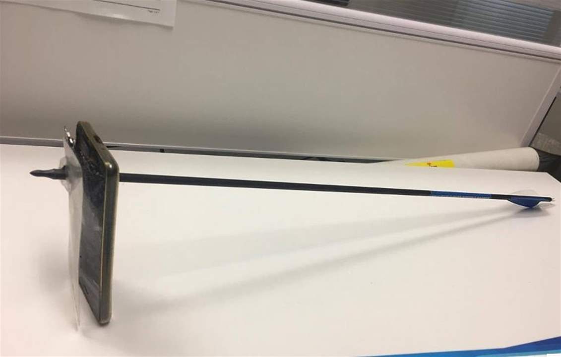 حادث "أغرب من الخيال"... هاتف ينقذ صاحبه من موت محتّم بأعجوبة!