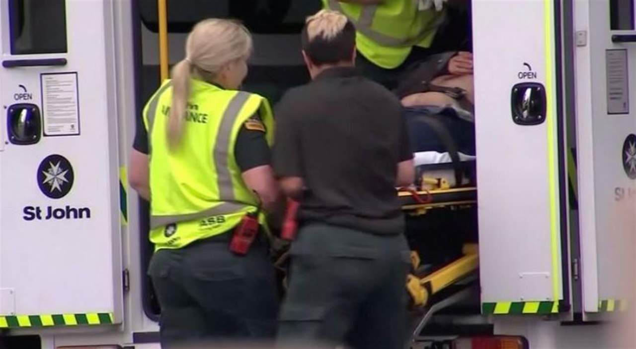 رئيسة وزراء نيوزيلندا: نعتقد أن 40 شخصا فقدوا أرواحهم وأن أكثر من 20 أصيبوا بجروح خطيرة في الهجوم على المسجدين