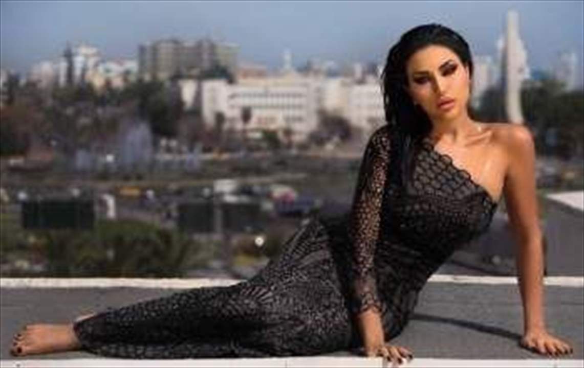 هبة داغر بفستان أسود وسط دمشق : جدتي سوريّة من حلب!