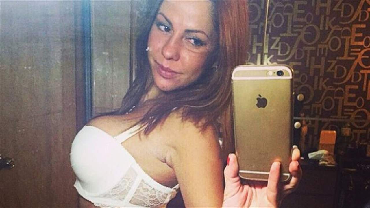 "ملكة الجنس" تُنقل إلى المستشفى بسبب "الإفراط في العمل"!