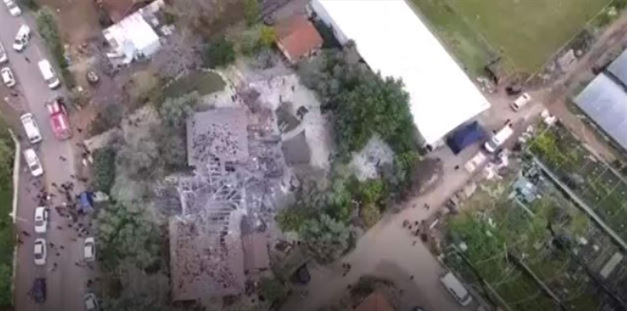 بالفيديو - مشاهد جوية للمنزل المدمر بصاروخ في مستوطنة "مشميريت" شمالي "تل ابيب"