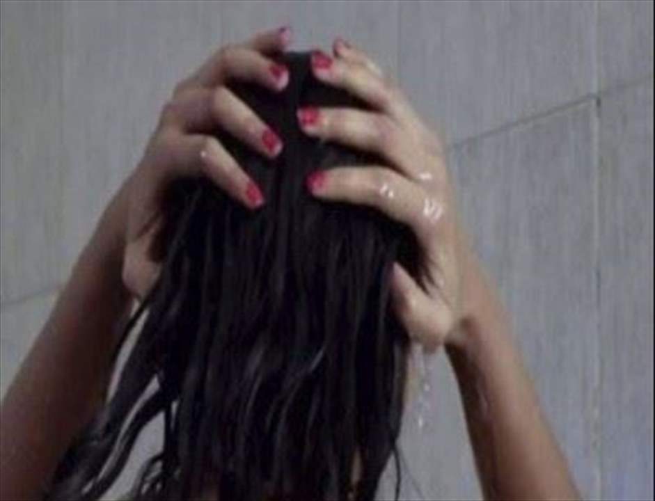 صوّر فتاة سراً وهي تستحم!