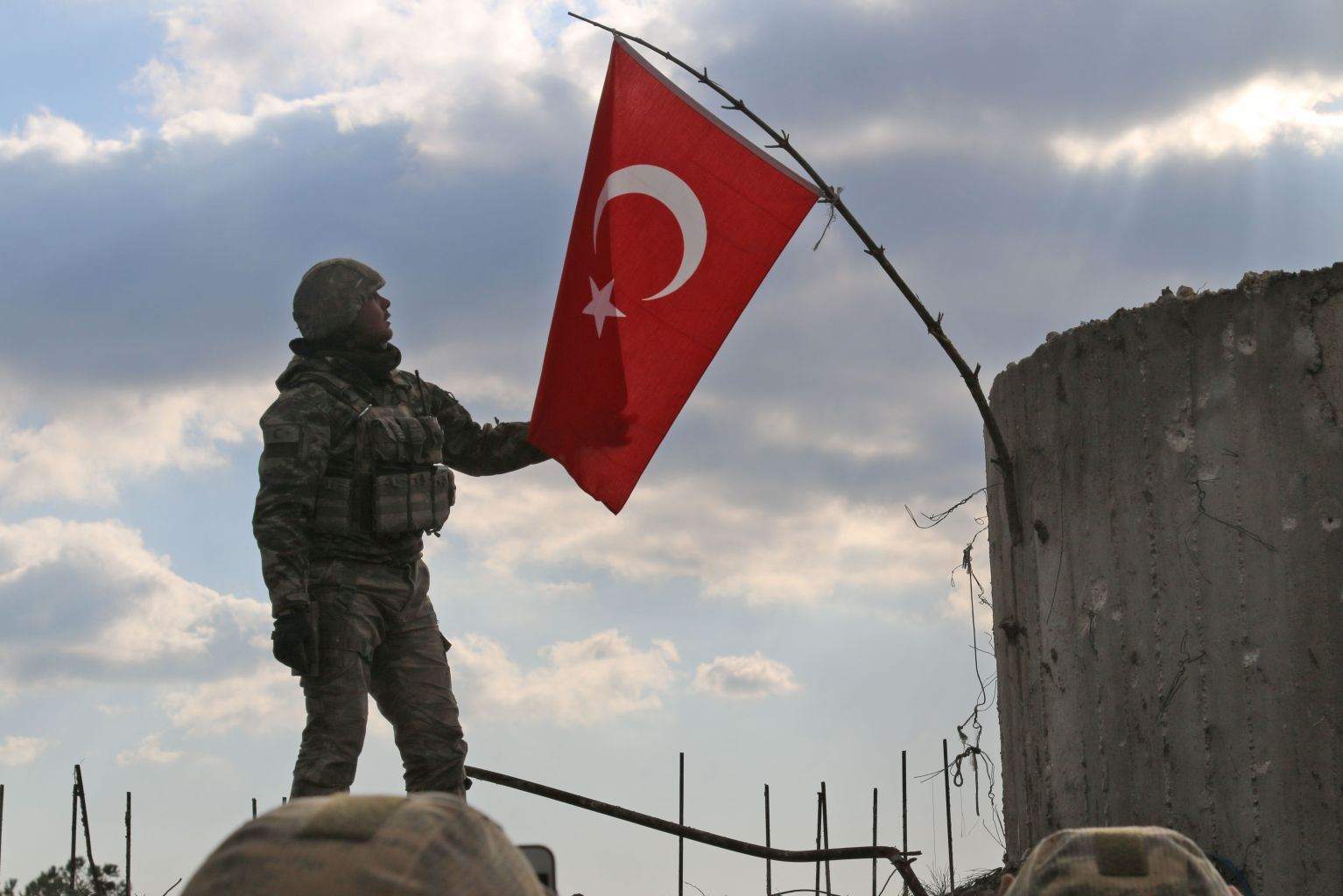 تركيا تطلق عملية "المخلب".. وتنشئ مركزاً لإدارة حملة "ضد الإرهاب" في سوريا!