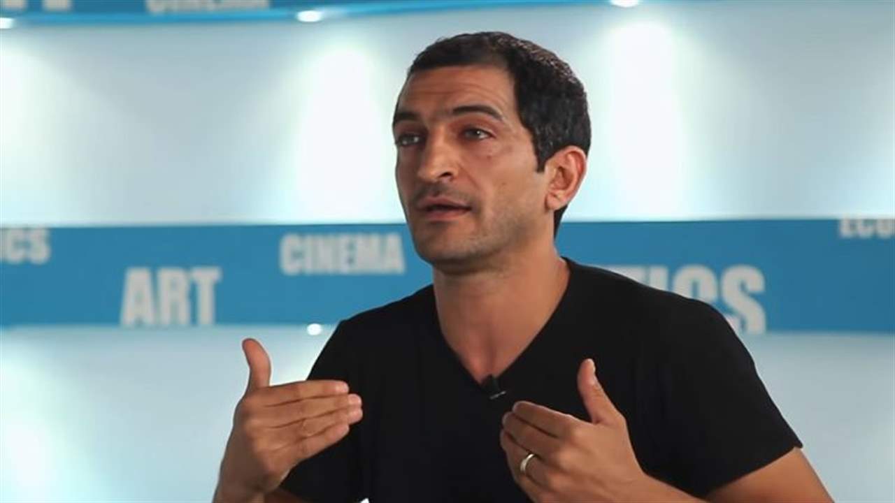 بعد اتهامه بالخيانة العظمى...عمرو واكد يطالب بـ" بحل مجلس الشعب المتآمر"