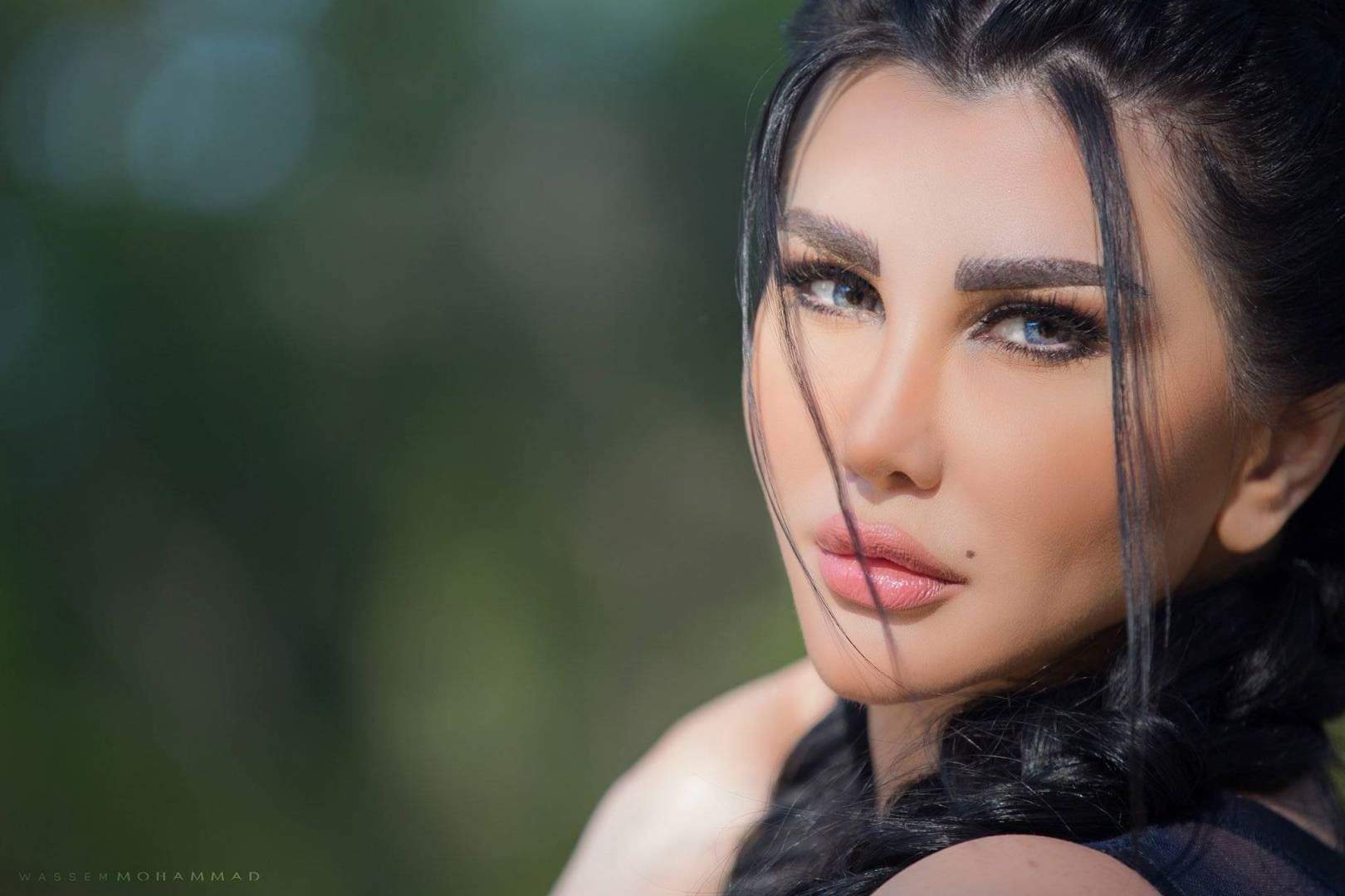 الفنانة السورية جيني اسبر تختار الزواج المدني...وترتبط برجل أعمال لبناني 