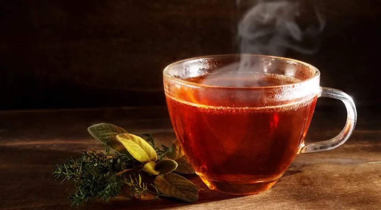 احتساء الشاي الساخن يؤدّي إلى مرض خطير جداً! 