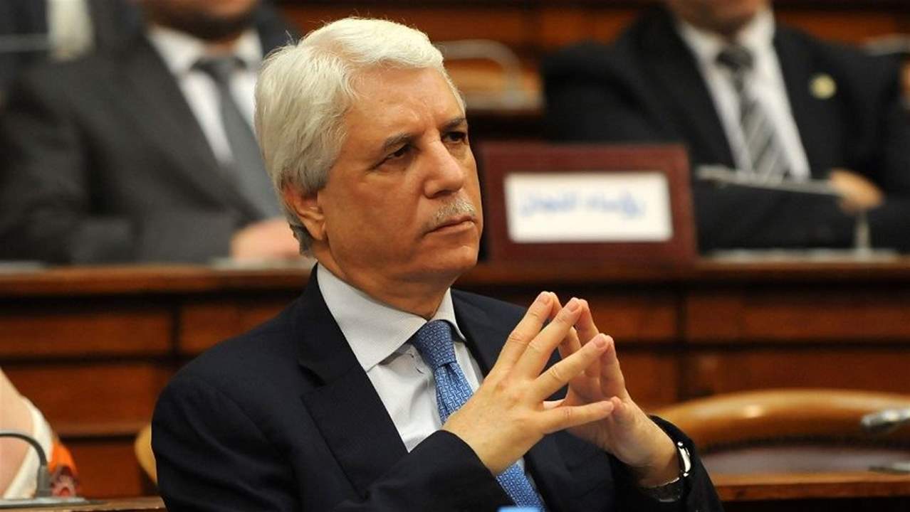 في الجزائر... توقيف وزير سابق قبل فراره من البلاد بواسطة مهربين؟