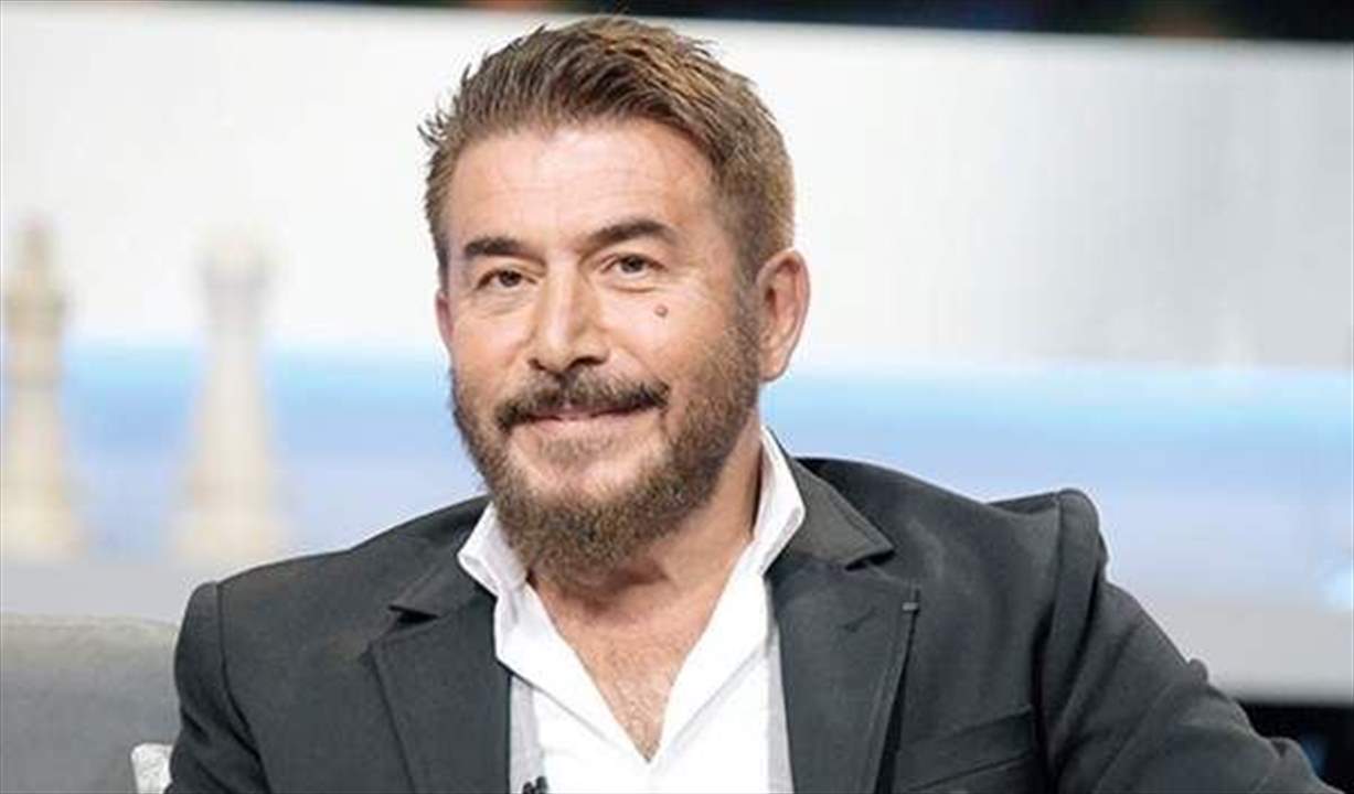 عابد فهد يهدي جائزة "أفضل ممثل" للجيش السوري