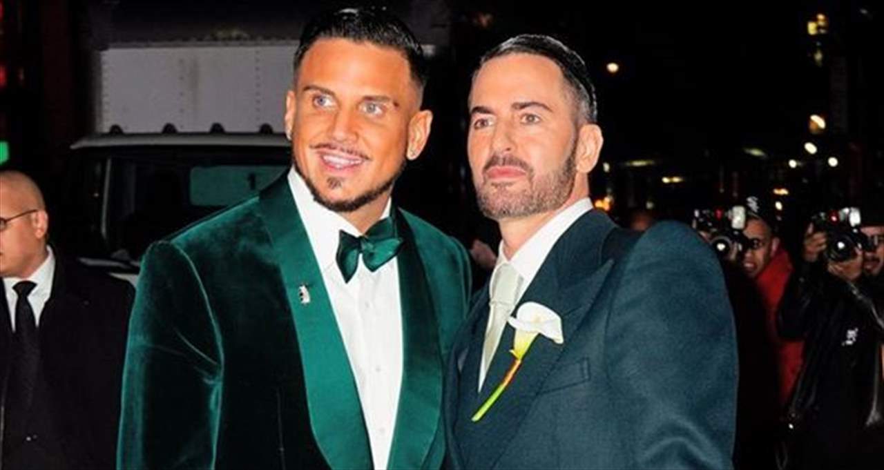 بالصور - زواج مصمم عالمي من حبيبه يثير ضجة واسعة