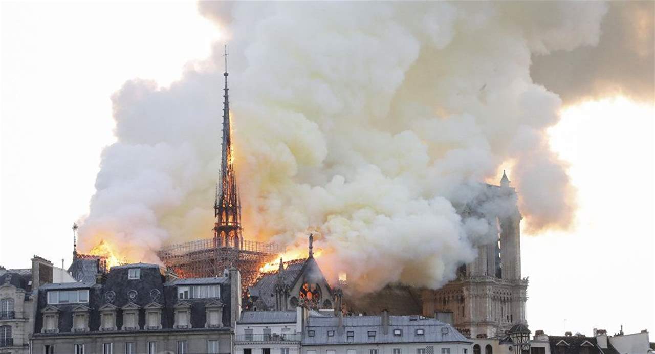 جهاز الإطفاء في باريس يعلن إخماد الحريق في كاتدرائية "نوتردام" بشكل كامل