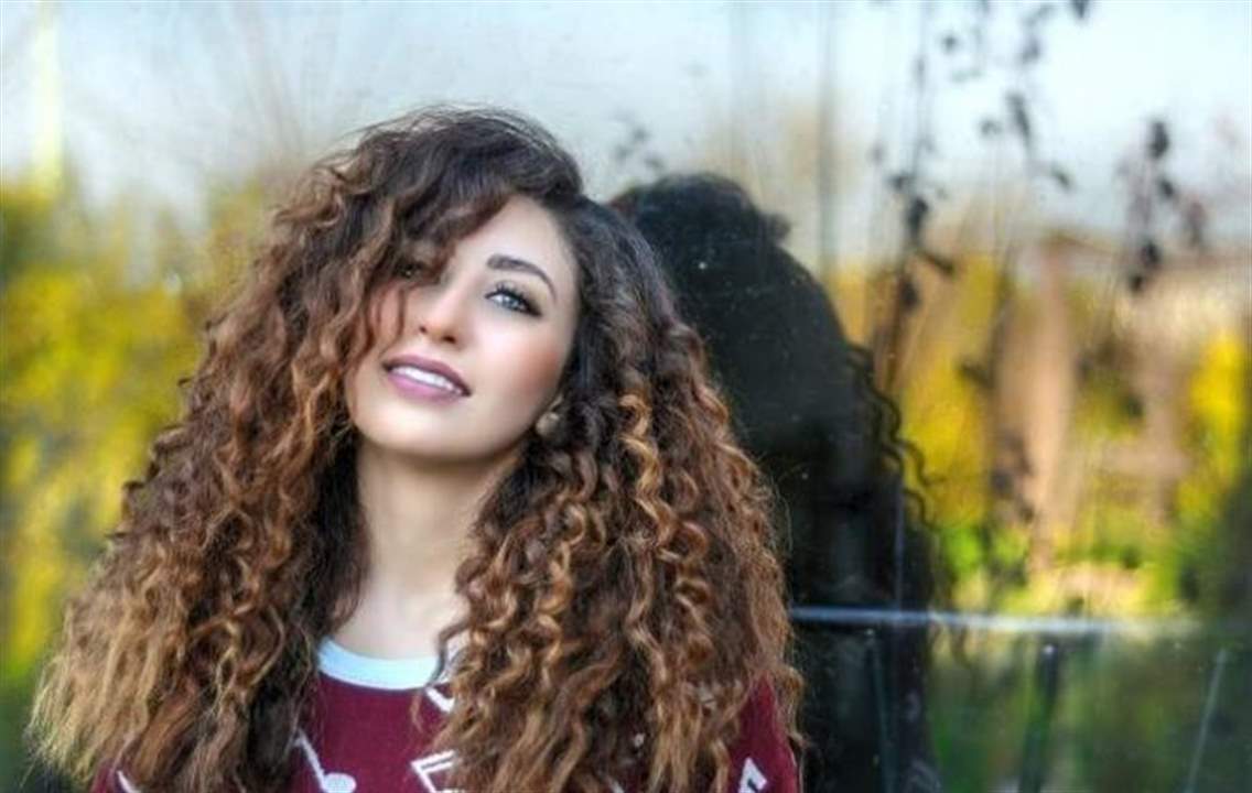 الفنانة السورية هبة زهرة تعيش قصة حب غير تقليدية...تزوجت رجلًا في نهاية عمره