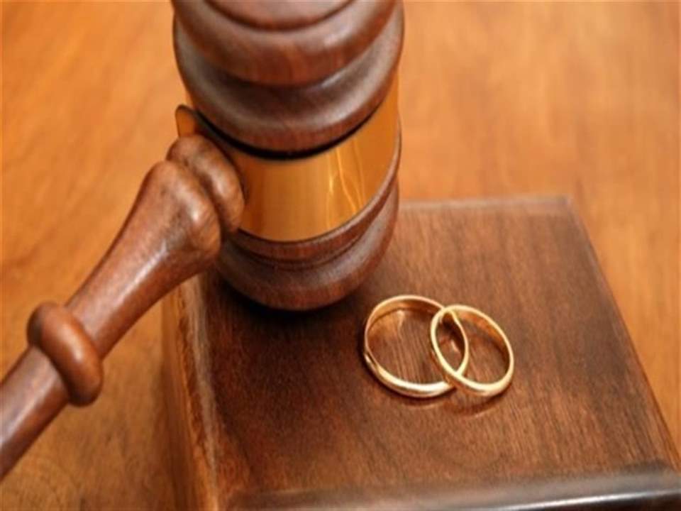 طلبت الطلاق من زوجها بسبب امتناعه عن سداد 3000 دولار ثمن مواد تجميلية!