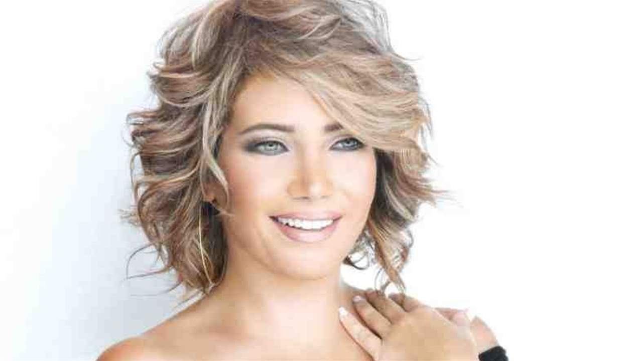 بالفيديو- سلافة معمار تحتفل بعيد ميلادها بزي تاريخي!
