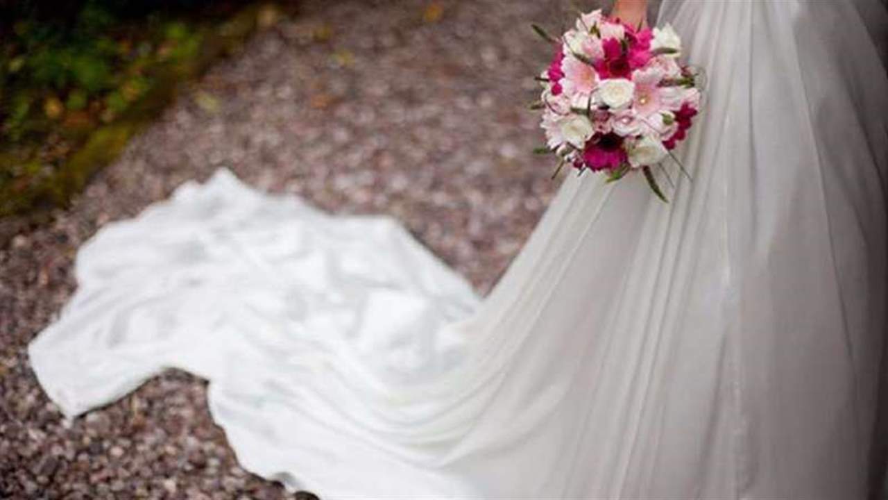 فيديو- عريس يقدم على تصرّف "غير مسبوق" في حفل زفافه!