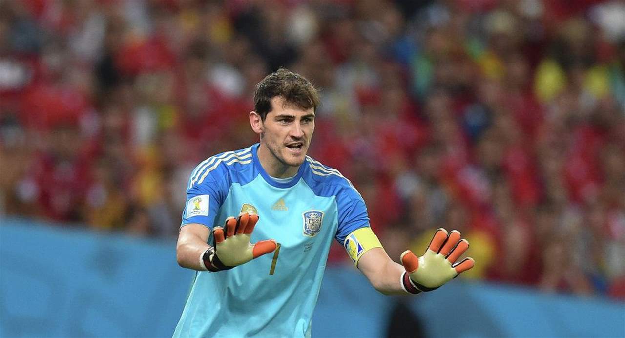 إصابة الحارس الإسباني كاسياس بأزمة قلبية مفاجئة!