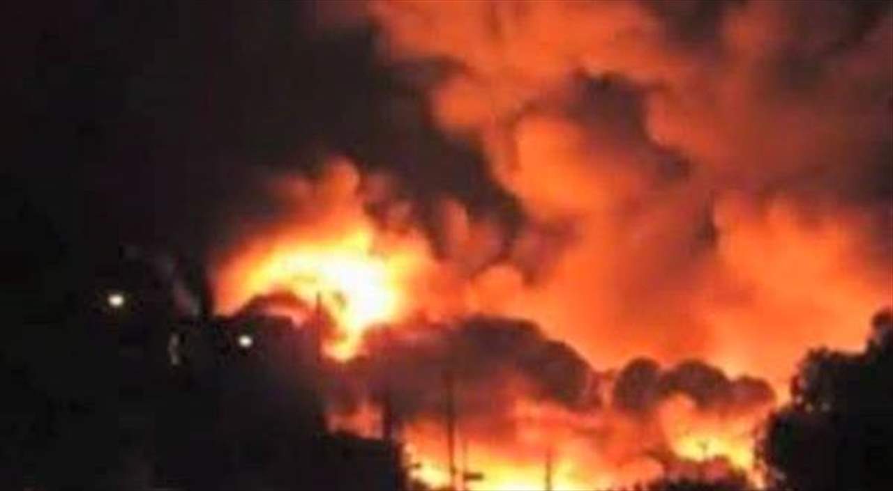 بالفيديو - اندلاع حريق هائل أثناء تفريغ حمولة النفط في سوريا!