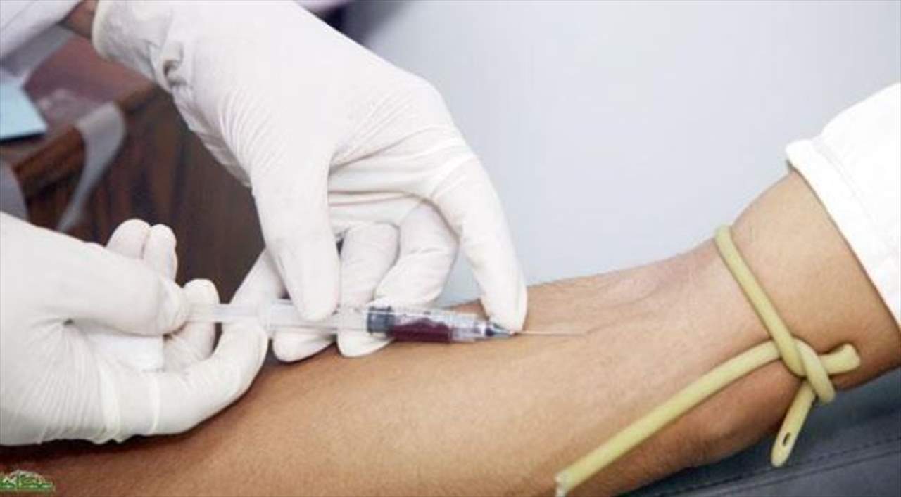  طبيب ينقل "الإيدز" إلى 90 شخصًا بإبرة ملوثة! 