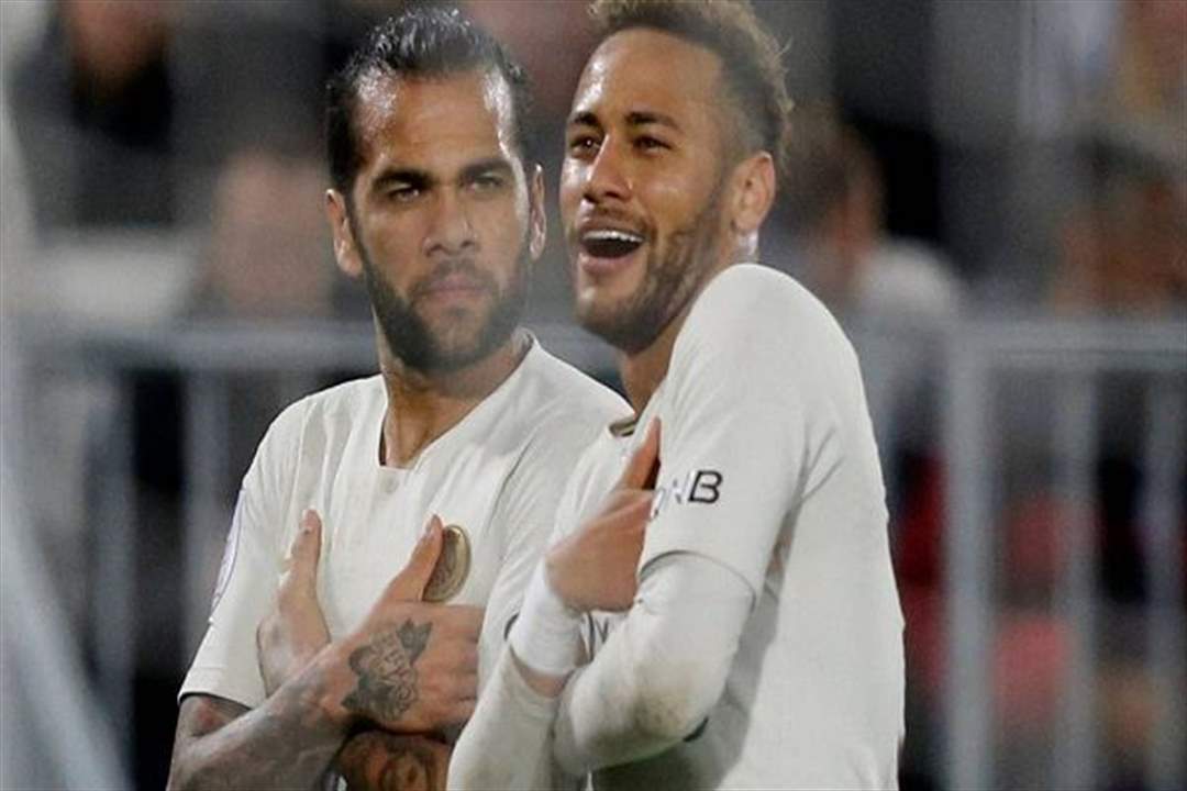 رسالة قاسيه من البرازيلي داني الفيس لإدارة باريس سان جيرمان