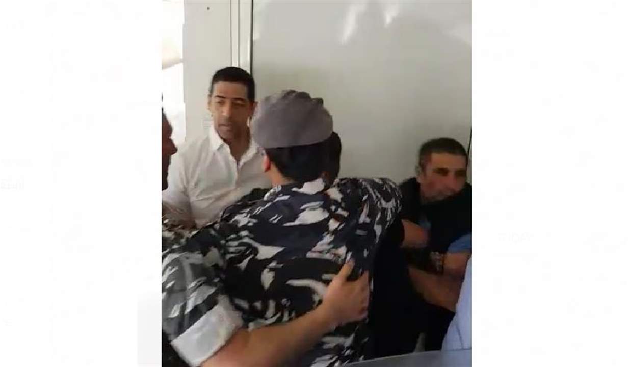 بالفيديو - النائب الياس حنكش ينال نصيبه من إشكال المنصورية
