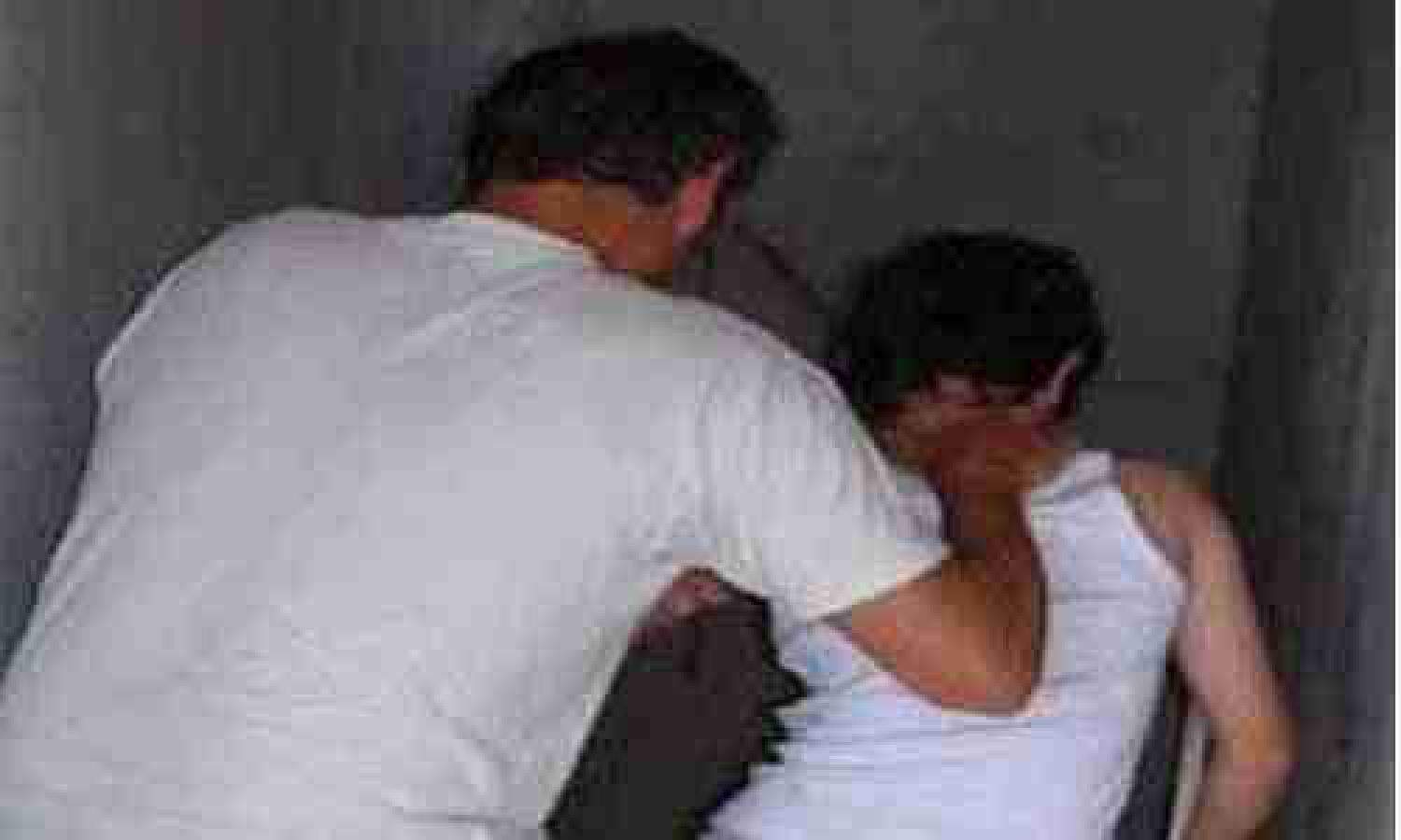  مراهقون يغتصبون طفلاً في السادسة من عمره... والده يكشف ما جرى!