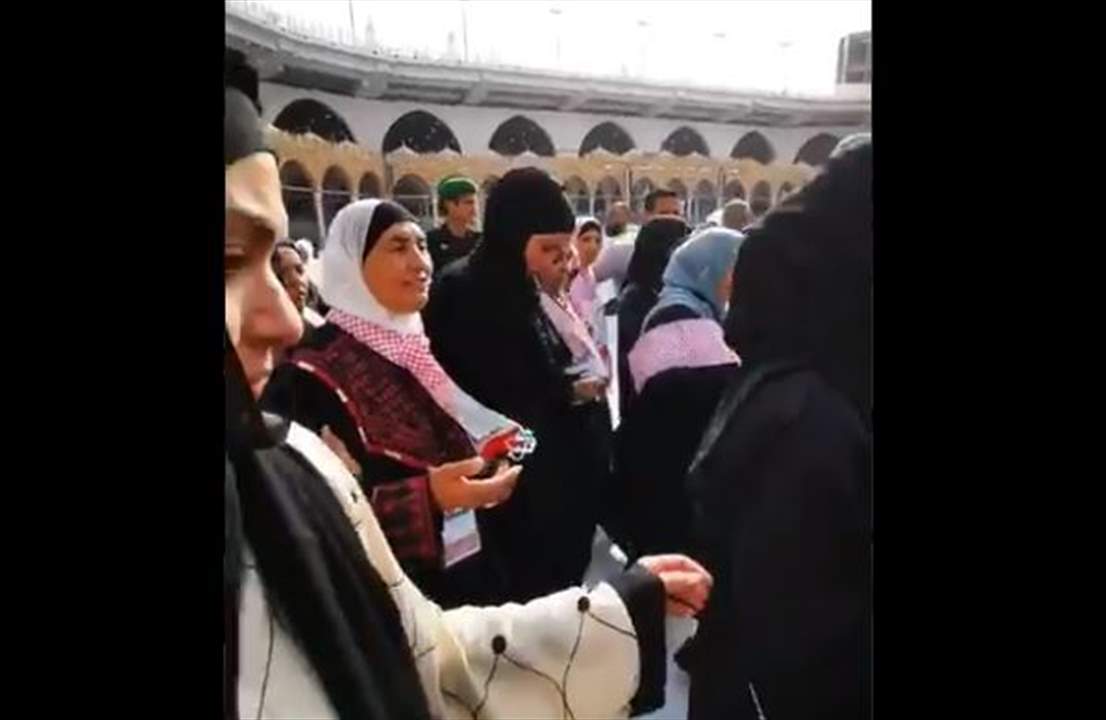 بالفيديو - الملكة رانيا العبد الله تؤدي العمرة 