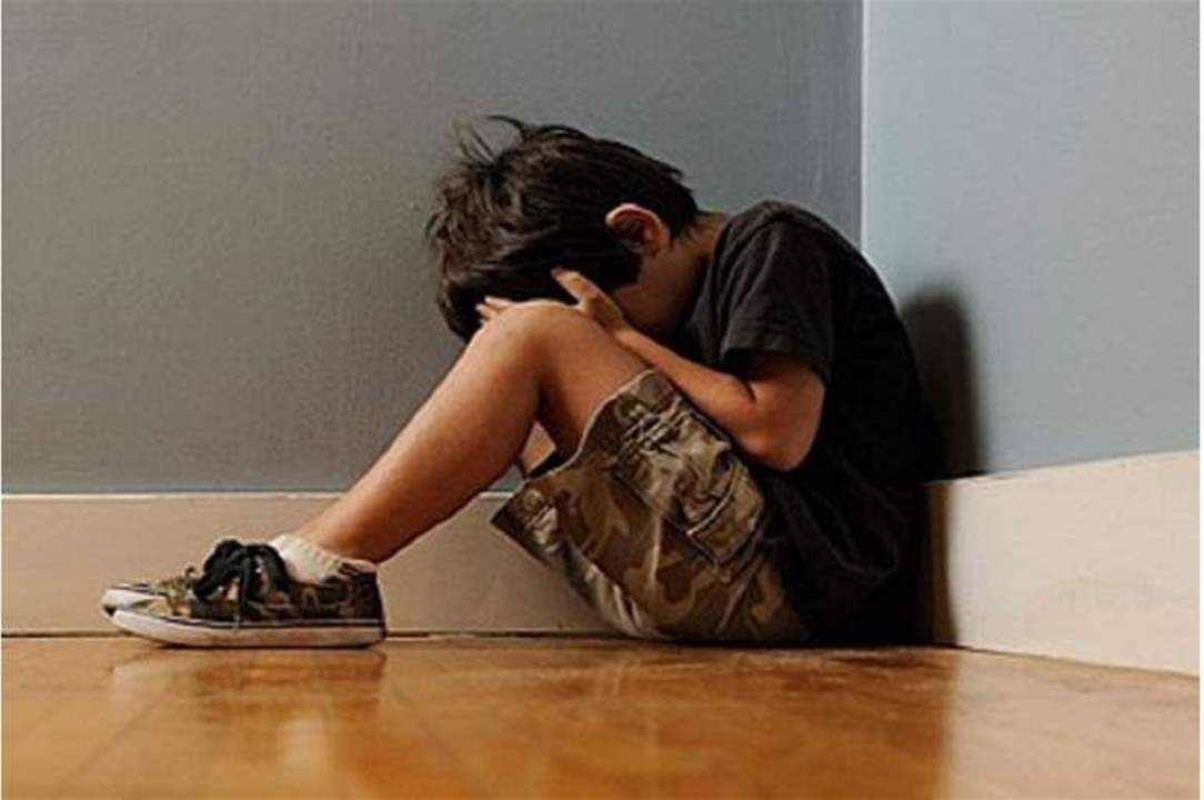 تفاصيل اغتصاب طفل على يد مراهقين ...كانوا يستدرجونه طيلة  اشهر الى بساتين او مقبرة لممارسة الجنس معه! 