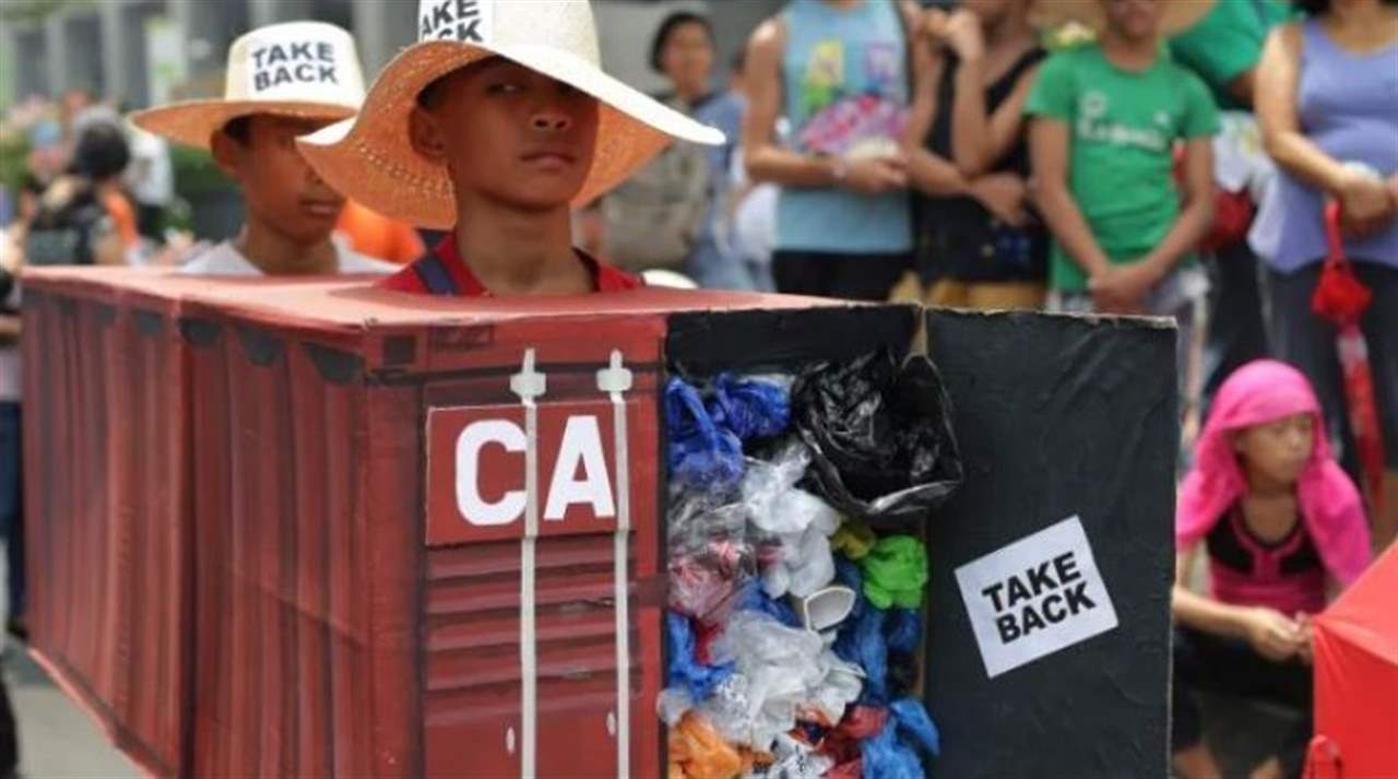 الفلبين تسحب سفيرها وقناصلها من كندا بسبب النفايات! 