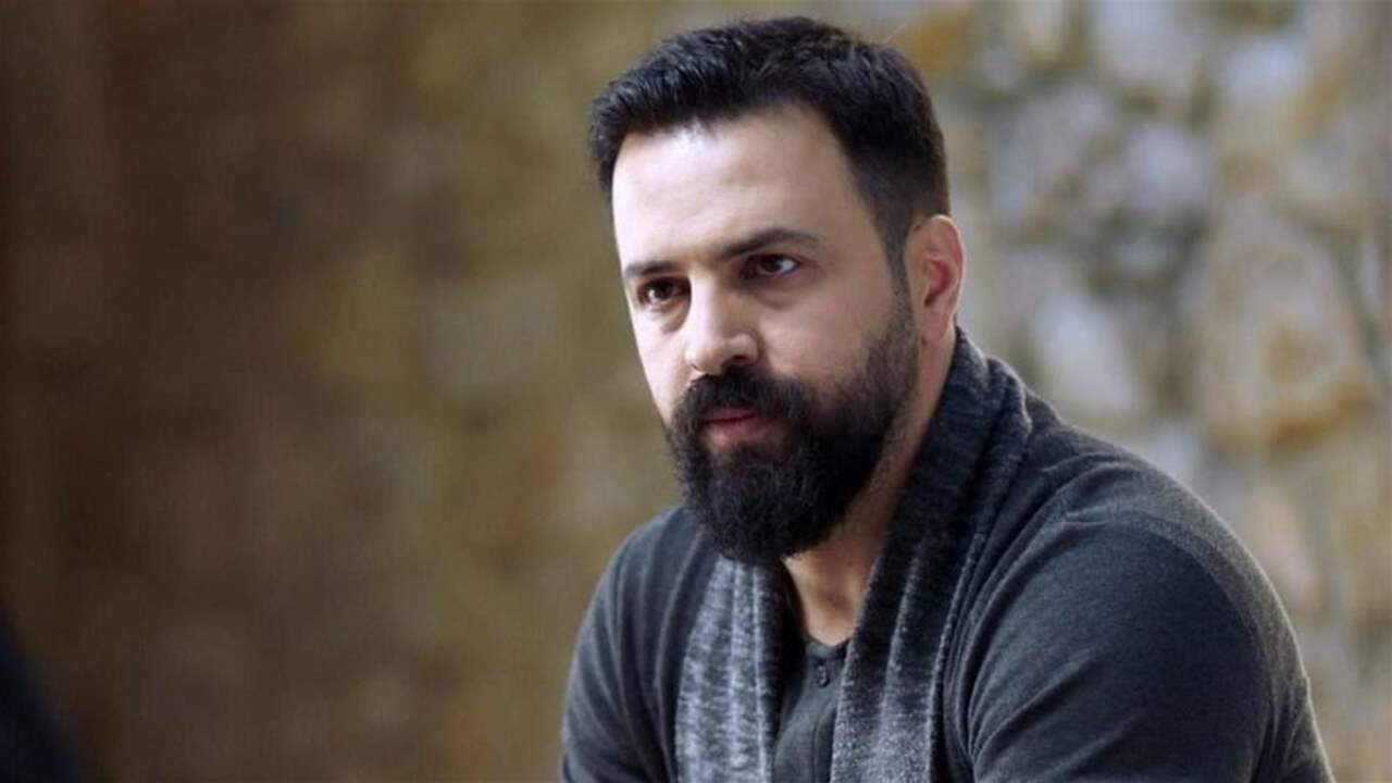 بالفيديو - تيم حسن يغازل إحدى معجباته وهي تحت تأثير المخدر!