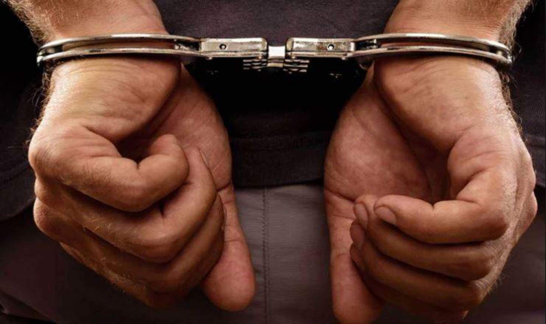 بالصورة- في بيروت.. يتجول في الأسواق التجارية ويسرق من داخل المحلات بطريقة احتيالية