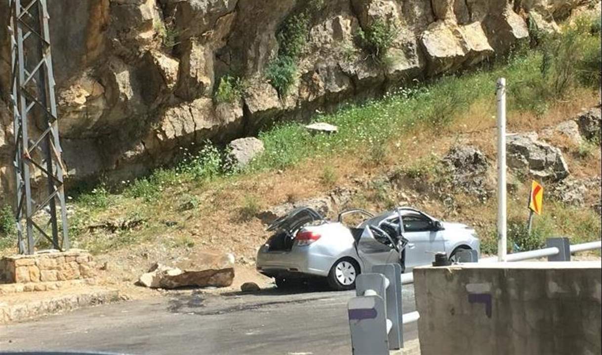 جريح بانزلاق صخري على سيارة في جزين
